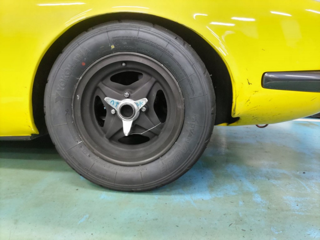 センターロックのワイヤリング | LEAF GARAGE リーフガレージ
